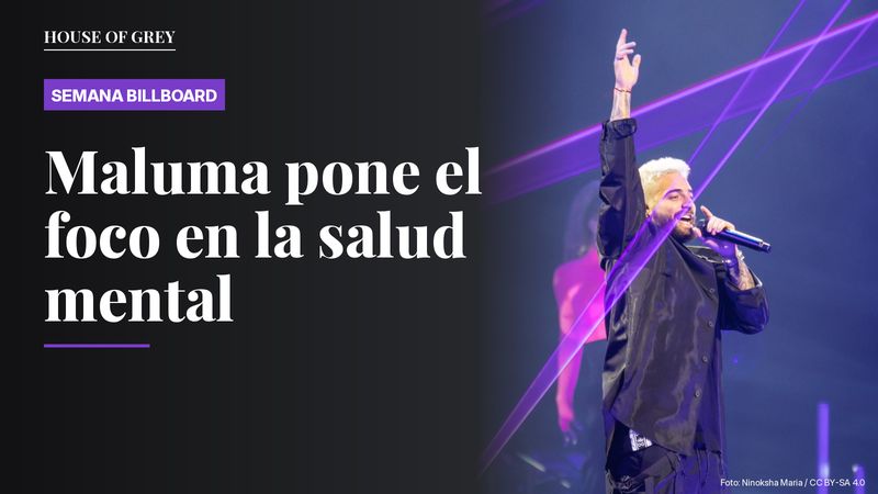 Maluma canta con el brazo en alto, vestido de negro, bajo luces violetas en un concierto en el Coca-Cola Arena de Dubái