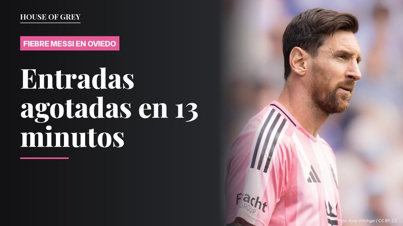 Lionel Messi con la camiseta rosa del Inter Miami, sonriendo durante un partido en 2025