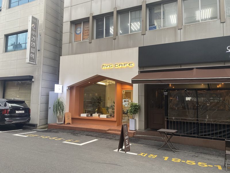 A quiet street of small shops and cafes in Seongsu-dong
