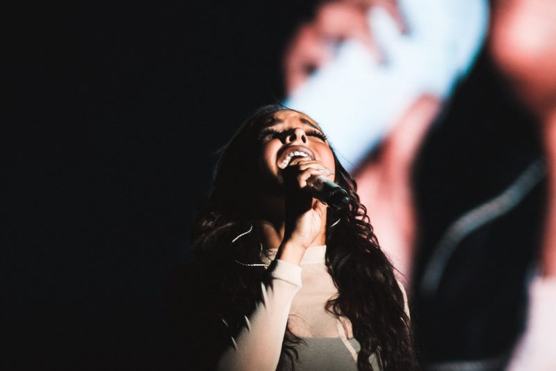 Tinashe performing in concert in 2015